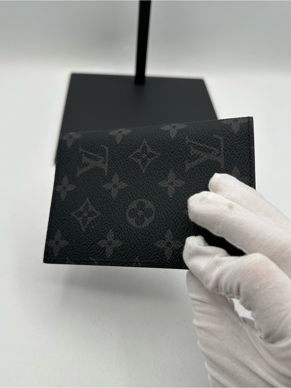 Louis Vuitton Pocket Organizer passport Wallet - Picture 8 of 15